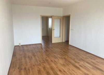 2-Raum-Wohnung mit Südbalkon, saniertes Bad!