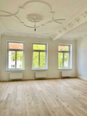 Große 5 Zimmer Altbauwohnung / 25m²-Wohnküche / Tolle Lage