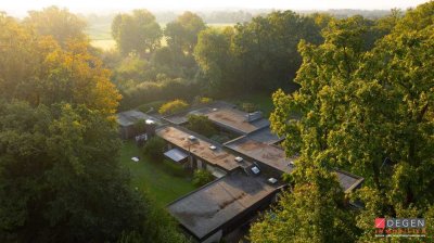 Bungalow mit Einliegerwohnung: ca. 480 m² Luxuswohnen auf über 19.000 m² parkähnlichem Anwesen