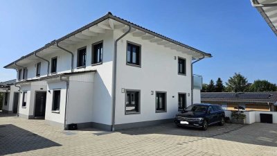 Exklusives Reihenendhaus KfW 55 mit 121 m² Wohnfläche im toskanischen Stil in Isen