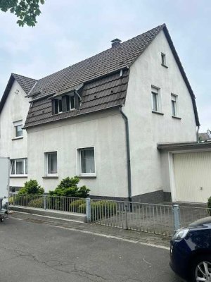 Älteres, gepflegtes Einfamilien/Zweifamilienhaus mit Garten in Schildgen!