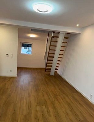 Freundliche und neuwertige 3-Raum-Maisonette-Wohnung mit Balkon in Baden-Baden