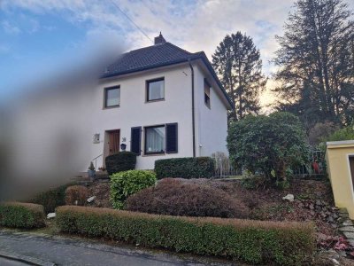 Gepflegte Altbau-Charme Doppelhaushälfte mit großem, parkähnlichen Grundstück am Rosterberg!