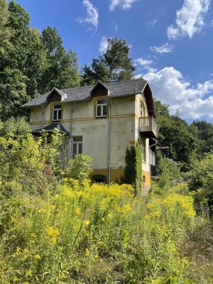 Denkmalgeschütze Villa der ehem. Patentpapierfabrik in Amtsberg südlich von Chemnitz auf 2.800 m²