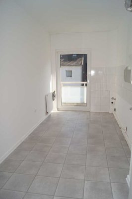 �✅Mallinckrodtstr-Gepflegte WG-wohnung mit Laminat, Wannenbad, Wohnküche & Balkon