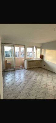 Ansprechende 2-Zimmer-Wohnung mit Balkon mit Wintergarten und Einbauküche in Augsburg