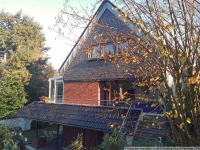 Haan: Freistehendes Architektenhaus in Hanglage