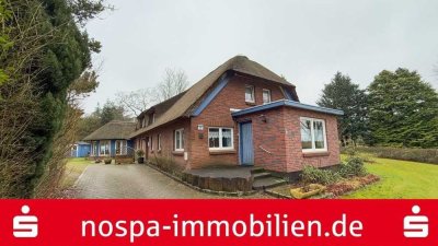 Reetdachhaus mit Einliegerwohnung und massivem Nebengebäude!