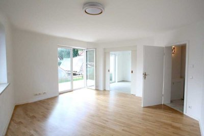 2 Familienhaus: Erstbezug in eine gehobene 2 Zimmer Erdgeschoss-Wohnung mit reichlich Platz