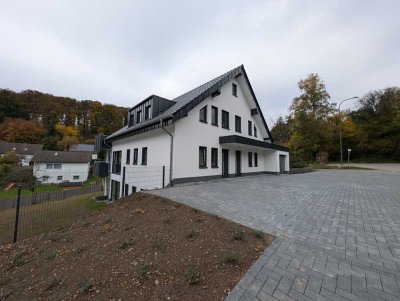 4-Zimmer Dachgeschoss und Erdgeschoss Wohnung in Marienheide zu vermieten