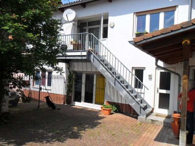 2-Raum/Singlwohnung Südliche Weinstrasse,  kleine Wohneinheit, schöner Innenhof