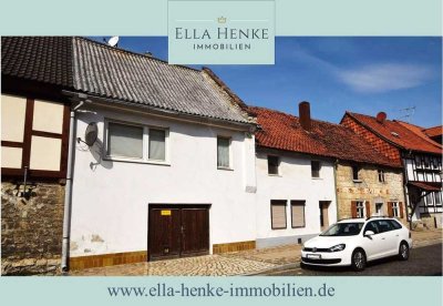 Haus zum kleinen Preis! Sanierungsbedürftiges Stadthaus mit Garage + kleinem Innenhof.