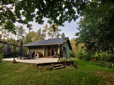 PROVISIONSFREI | Neuwertiger Bungalow, Fußbodenheizung, Kamin auf großem Grundstück in Seenähe