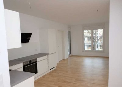 Exklusive, neuwertige 2-Raum-Wohnung mit geh. Innenausstattung mit Balkon und EBK in Berlin Steglitz