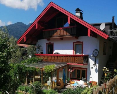 Zauberhafte Uferträume: 3-Zimmerwohnung im romantischen Landhaus am Mühlgrabenbach!