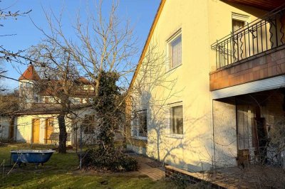 Zweifamilienhaus mit ca. 176 m² Wohnfläche, großem Grundstück und Nebengebäude – Ideal für Familien