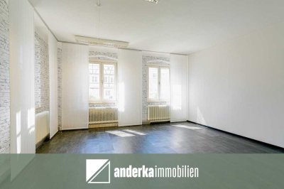 Große 5-Zimmer Innenstadtwohnung, auch WG-tauglich, im Herzen von Günzburg zu vermieten!