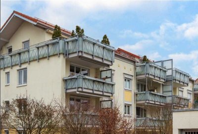 Freundliche 3-Zi-Wohnung mit Wohnküche, 2 Bädern, Balkon und sehr guter ÖPNV-Anbindung in Ottobrunn