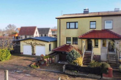 Geräumiger Familientraum: Gepflegtes Reihenendhaus mit Garten und Doppelgarage