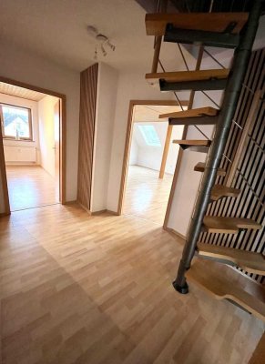 Moderne helle 4 ZKB Maisonette Wohnung Wie neu