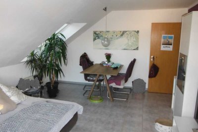 Reizvolle 3 Zimmer-Dachgeschoss-Wohnung mit Balkon in Schorndorf-Weiler