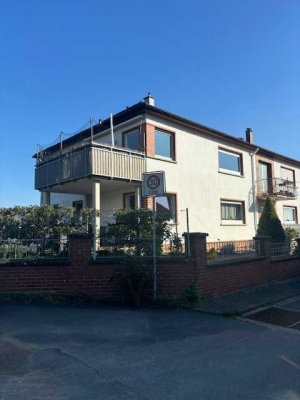 Schöne 3 Zimmer Wohnung mit großem Balkon