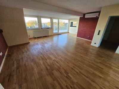 Preissenkung! Bezugsfreie Dachgeschosswohnung mit sehr großem Balkon und traumhaftem Ausblick