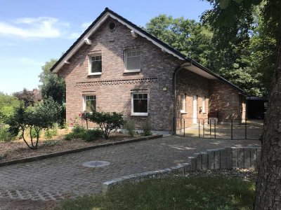 Große Wohnung mit gehobener Ausstattung und Blick ins Grüne in freistehendem Haus in Achterwehr