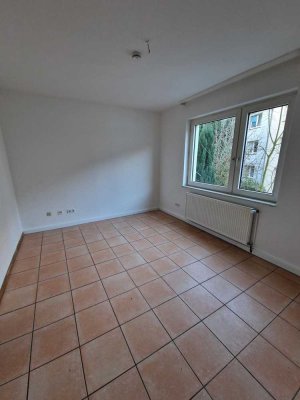 Schöne 3 Zimmer Wohnung im Erdgeschoß eines 4 Familienhauses in Barmen !