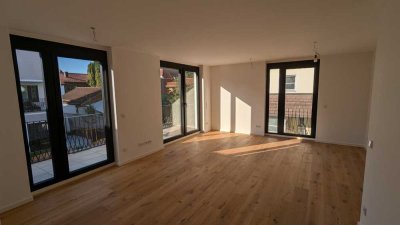 Erstbezug: gehobene 3-Zi-Wohnung mit EBK, großem Balkon, Keller und TG-Stellplatz in bester Lage