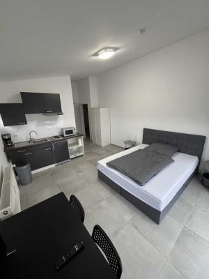 Neuwertige Wohnung mit einem Zimmer und EBK in Leverkusen