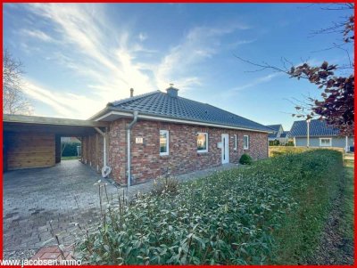 Einziehen und wohlfühlen - Neuwertiger Bungalow mit Doppelcarport und Garten