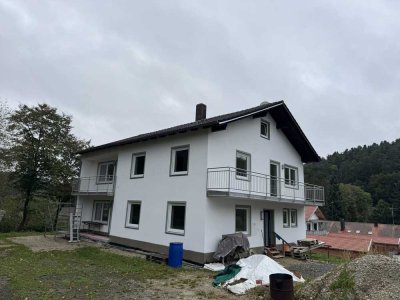 Geschmackvolle 3,5-Zimmer-Obergeschosswohnung mit zwei Balkone und Garten in Oberaichbach