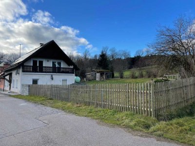 Idyllisches Liebhaberobjekt am Ortsrand mit Nebengebäude und großem Garten