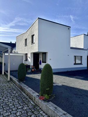 3-Zi-Haus in Rösrath Wallbox/Wärmepumpe/Geothermie/Fußbodenheizung überdachte Terrasse · Garage