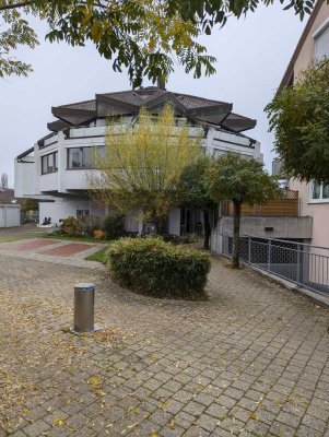 Exklusive 5,5-Raum-Wohnung mit gehobener Innenausstattung mit Terrasse und EBK in Steinenbronn