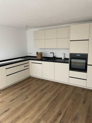 Geschmackvolle, modernisierte 3-Raum-EG-Wohnung mit lux. Innenausstattung mit Balkon und EBK