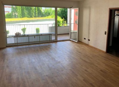 Modernisierte 3-Zimmer-Wohnung mit großem Balkon und Einbauküche in Frankfurt