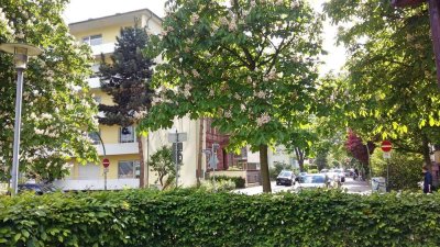 Schöne gut ausgestattete Wohnung mit Balkon direkt am Westendplatz