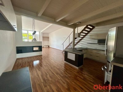 Stilvolle Wohnung mit Loft-Charakter / Kamin, Dachterrasse mit Weitblick ins Grüne inklusive!