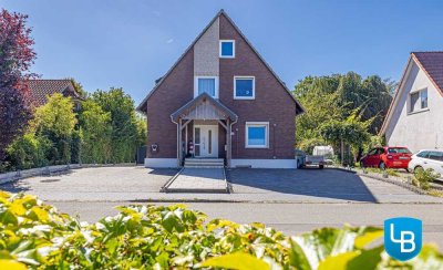 Traumhaftes Zweifamilienhaus mit Neubauflair in Seenähe !