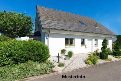 +++ Einfamilienhaus mit Terrasse und Garage +++