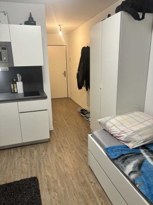 Neuwertige Wohnung mit einem Zimmer und Einbauküche in Köln