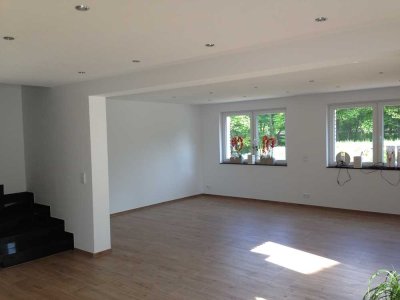 Neuwertige 4-Zimmer-Wohnung mit Terrasse/Garten und EBK in Frechen - Königsdorf