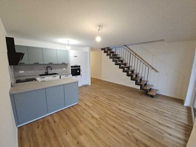 Erstbezug mit Balkon und EBK: Stilvolle 3,5-Raum-Maisonette-Wohnung mit geh. Innenausstattung