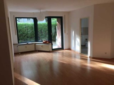 Sehr schöne möblierte 2-Zimmer-Erdgeschosswohnung mit Loggia u. Garten im Grünbereich am Brüser Berg
