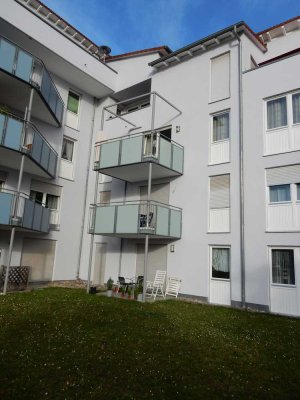 2-Zimmer-Wohnung mit Einbauküche und TG Stellplatz in ruhiger Lage