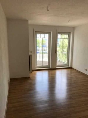 *** Günstige 1-Zimmer mit EBK, Aufzug, Balkon und Wannenbad in Uninähe!! ***