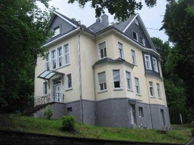 Helle Einliegerwohnung in einer Stadtvilla in Uni-Nähe. Ideal für Hochschulangehörige!