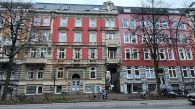 Schöne Altbauwohnung im Schanzenviertel mit Balkon